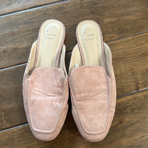 good condition a new day sandles - Picture 1 of 4